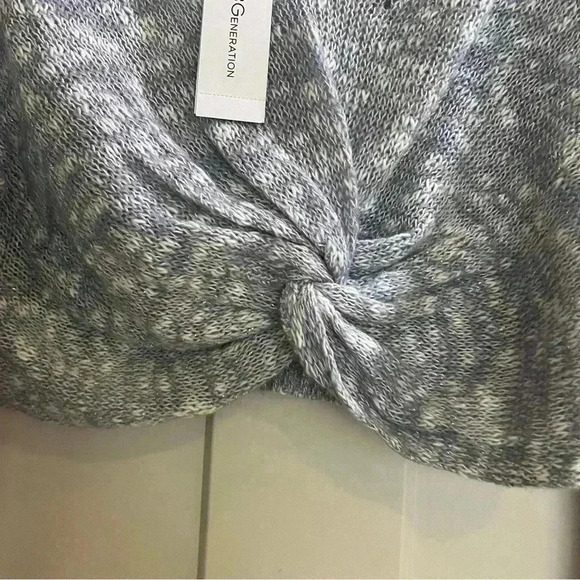 NWT BCBGeneration Women's Eventide Twist Hem V-Neck Crop Sweater Size multiple - Picture 2 of 10